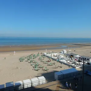 Toplocatie Frontal Sea View Apartment